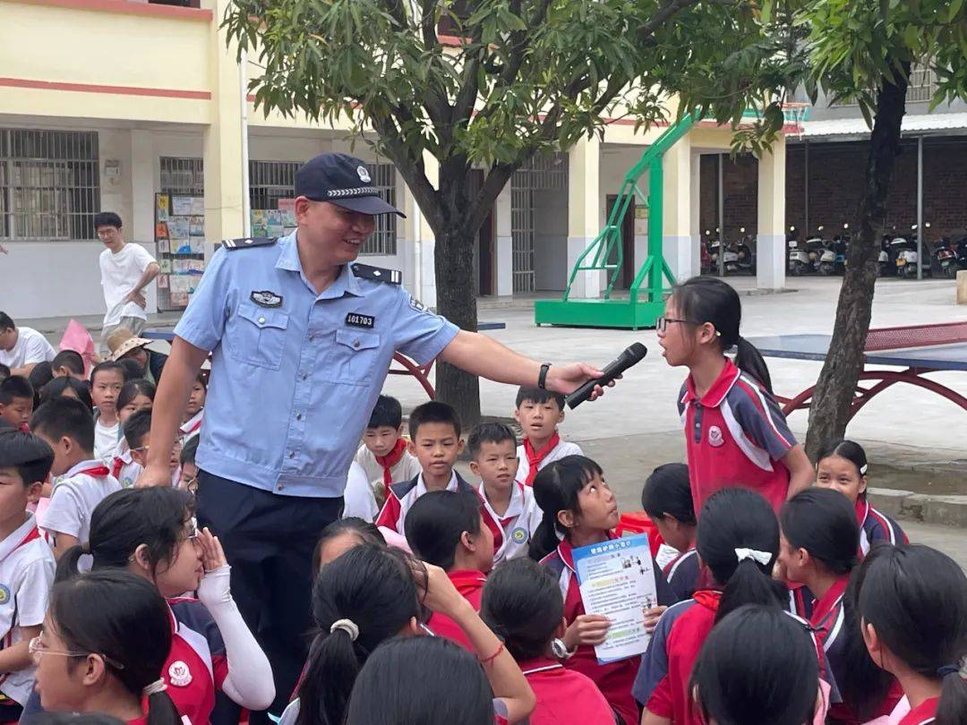 我爱路,携手共建壮美广西平安铁路"宣传教育活动_玉林_小学_师生