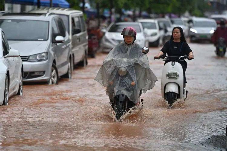今年暴雨咋这么多?“暴雨预报”其实是个世界级难题_影响_强降水_过程