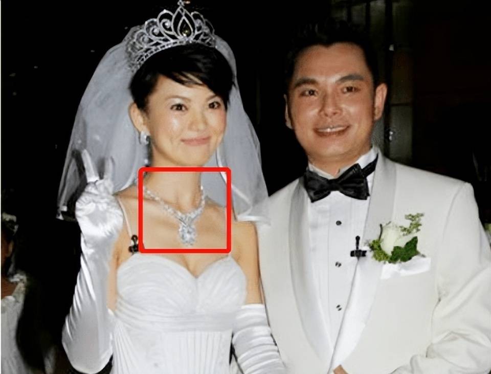 汪峰护新欢,却欠章子怡一场婚礼:贵圈大花都是恋爱脑?