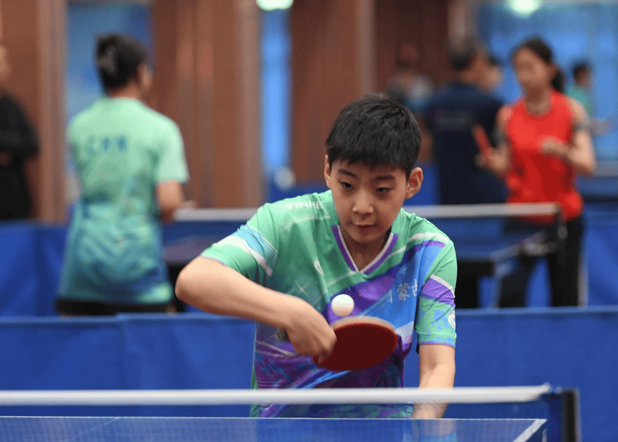 呼和浩特:300余名青少年进行选拔 备战"内蒙古十六运"_羽毛球_乒乓球