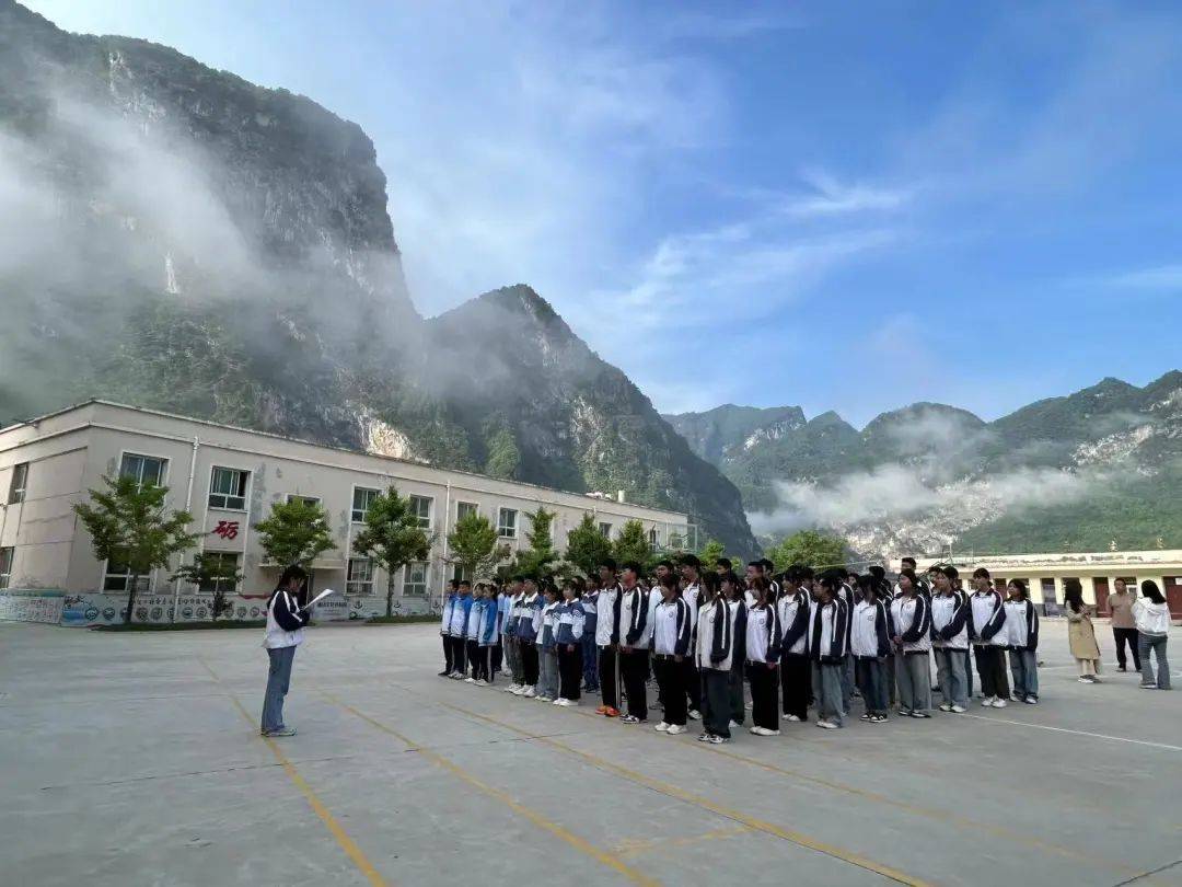 你好,少代会——徽县各学校少工委掀起学习徽县第二次少代会精神热潮