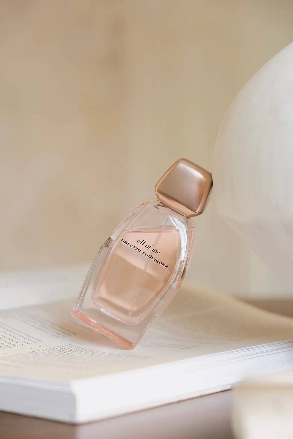 第一次把它喷在空中,有那么一瞬间闪过了某年春末夏初在中央公园漫步