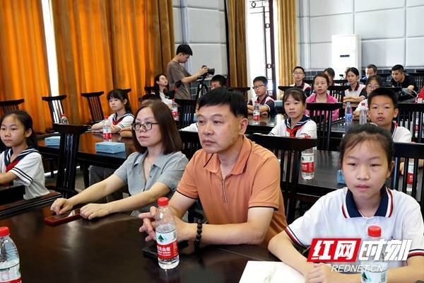 渌江讲坛丨把最美的东西留给童年 "绘本奶奶"蔡皋分享绘本之美