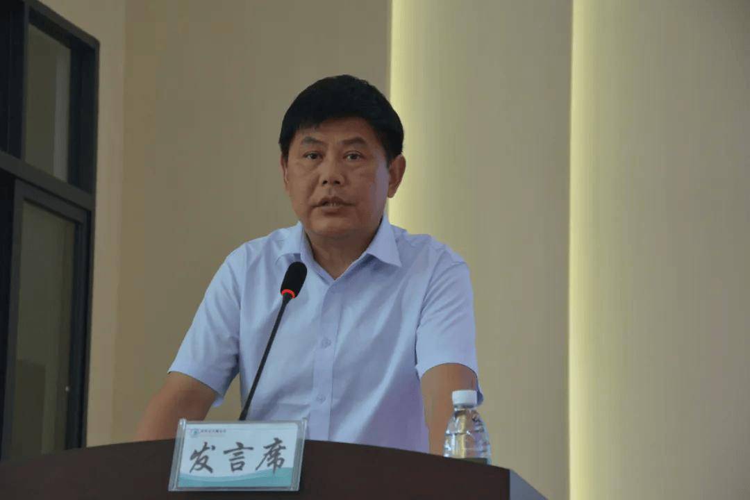 捐赠仪式上,五柳小学校长首先代表全体师生致辞,感谢彭泽县妇联,江西