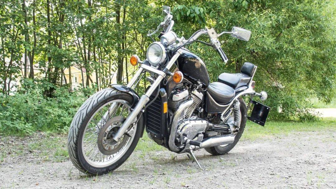 "入侵"骑手芳心,铃木经典巡航车intruder