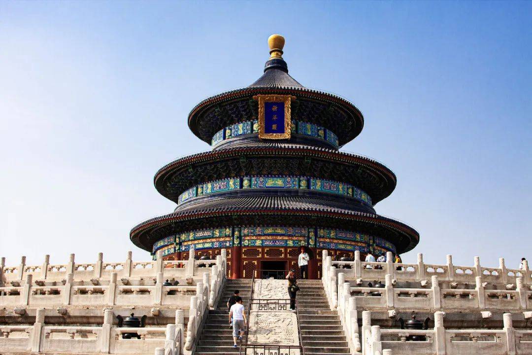 天坛公园首先,我们来到北京的必游之地——故宫博物院.