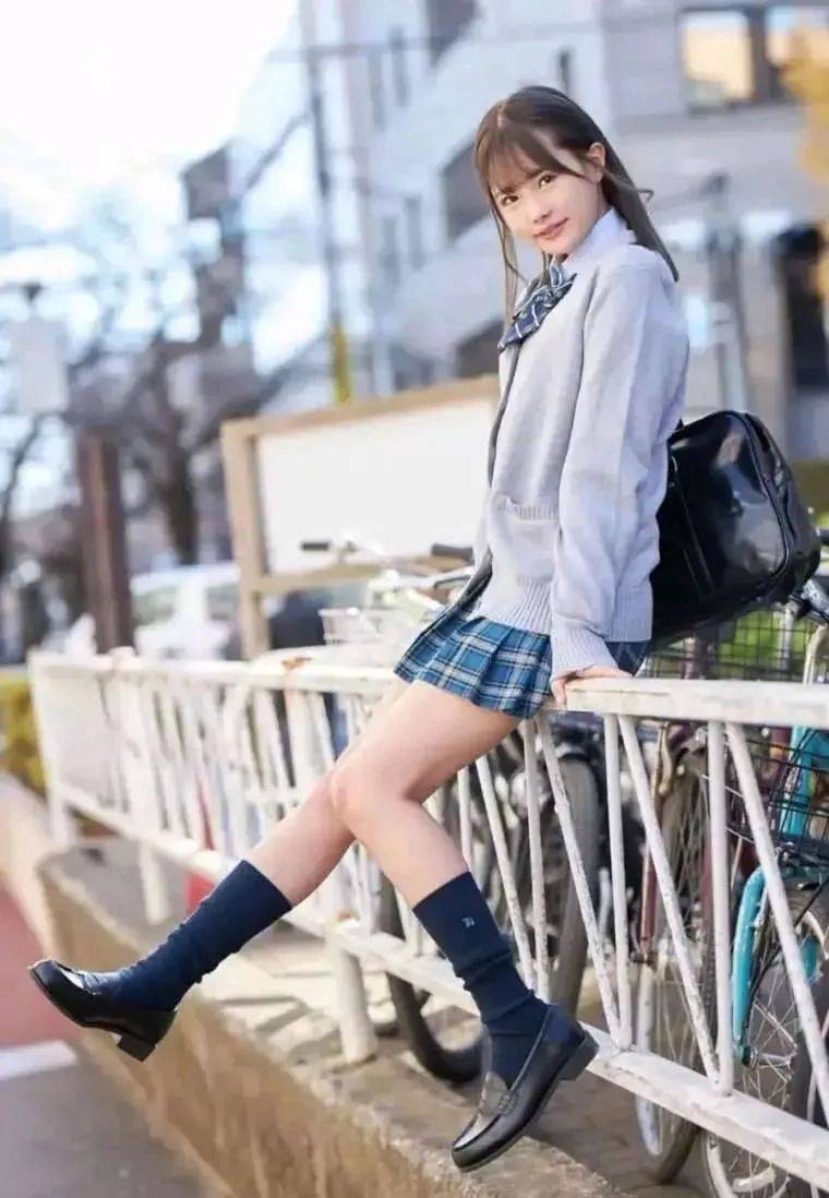 翻牌||日本最美萝莉!白丝美腿,谁看了不迷糊