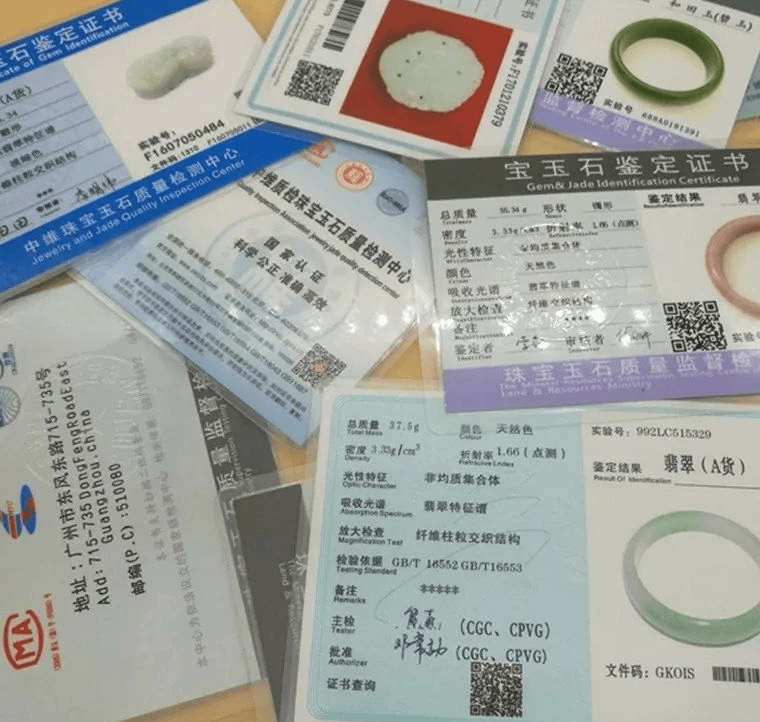 提高翡翠品质的认知我们致力于向大家介绍真实的翡翠手镯确保每一位
