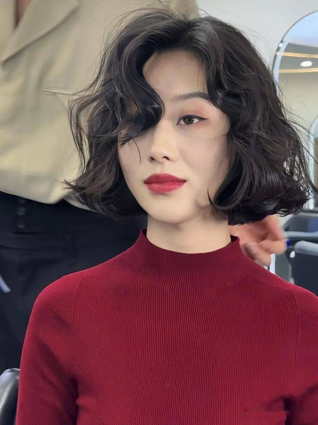 港风卷发复古时髦演绎到极致该发型有多么美艳百搭
