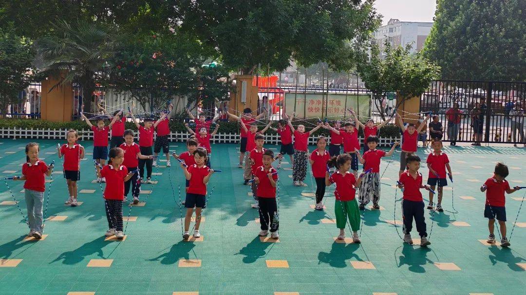 马村区幼儿园(丽景园)大班"花样秀绳"