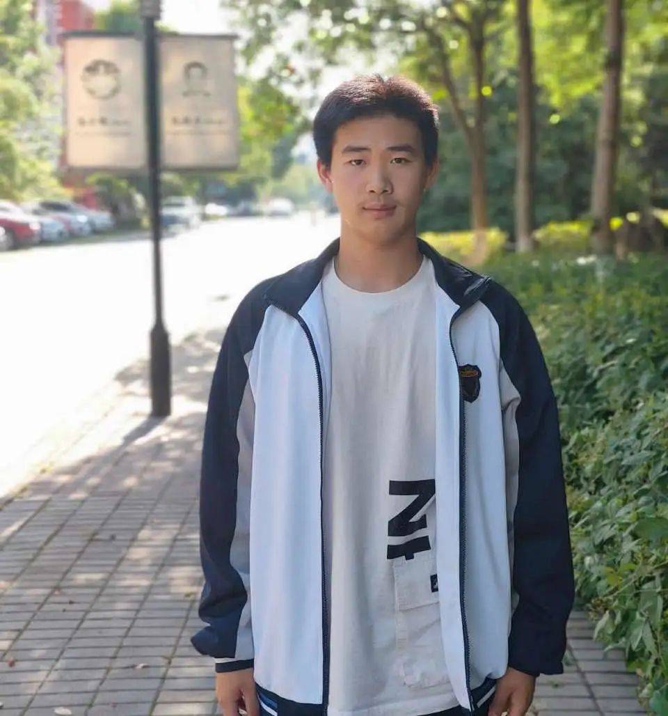 大"活动职教学生读党报活动三等奖班主任:张力指导教师:杨青毕业学校