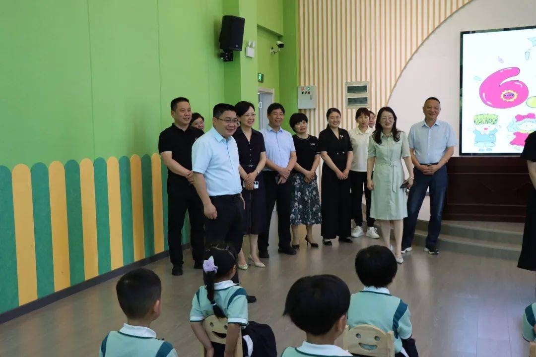 在"六一"国际儿童节即将到来之际,5月29日上午,县委副书记,县长廖志远