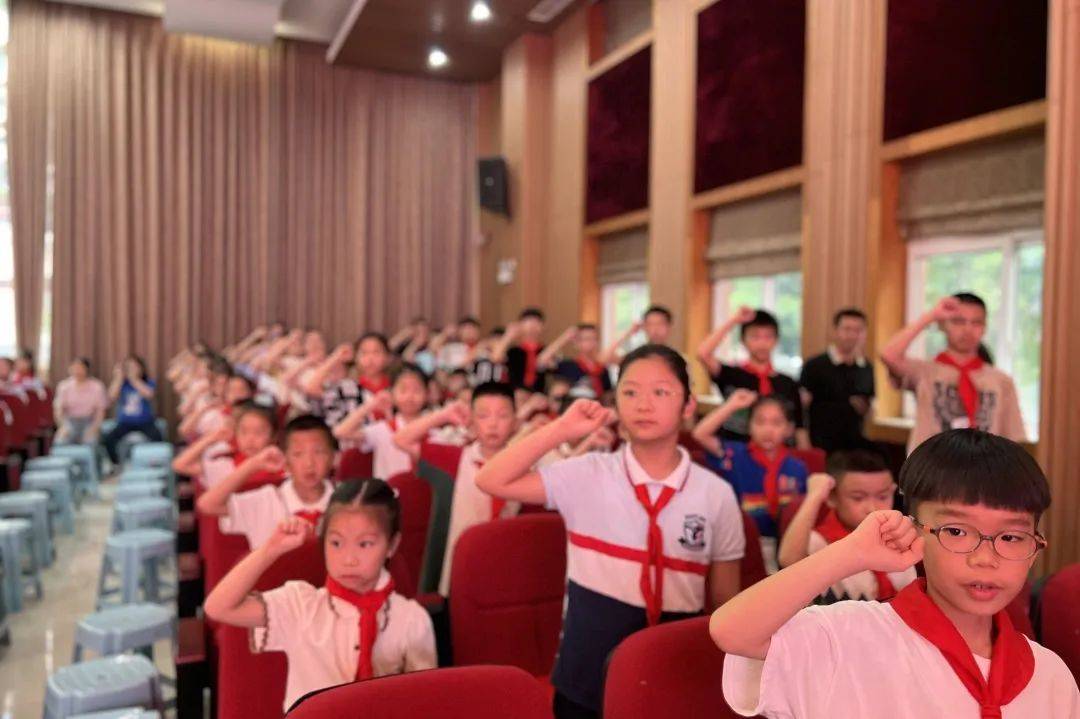 新队员分批入队仪式六一儿童节游园活动重庆市启聪学校红岩联线进学校