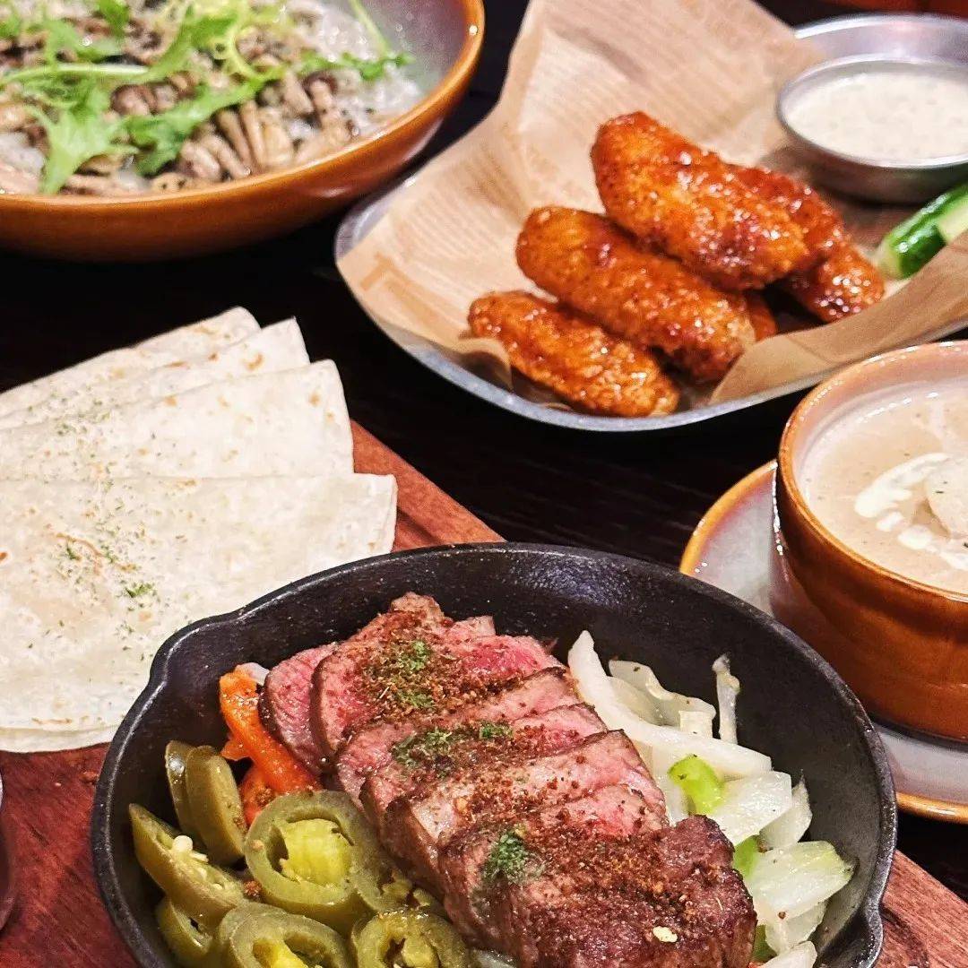 barncock手工披萨地址:松汇东路327号东27号营业时间:周五至周日11:00