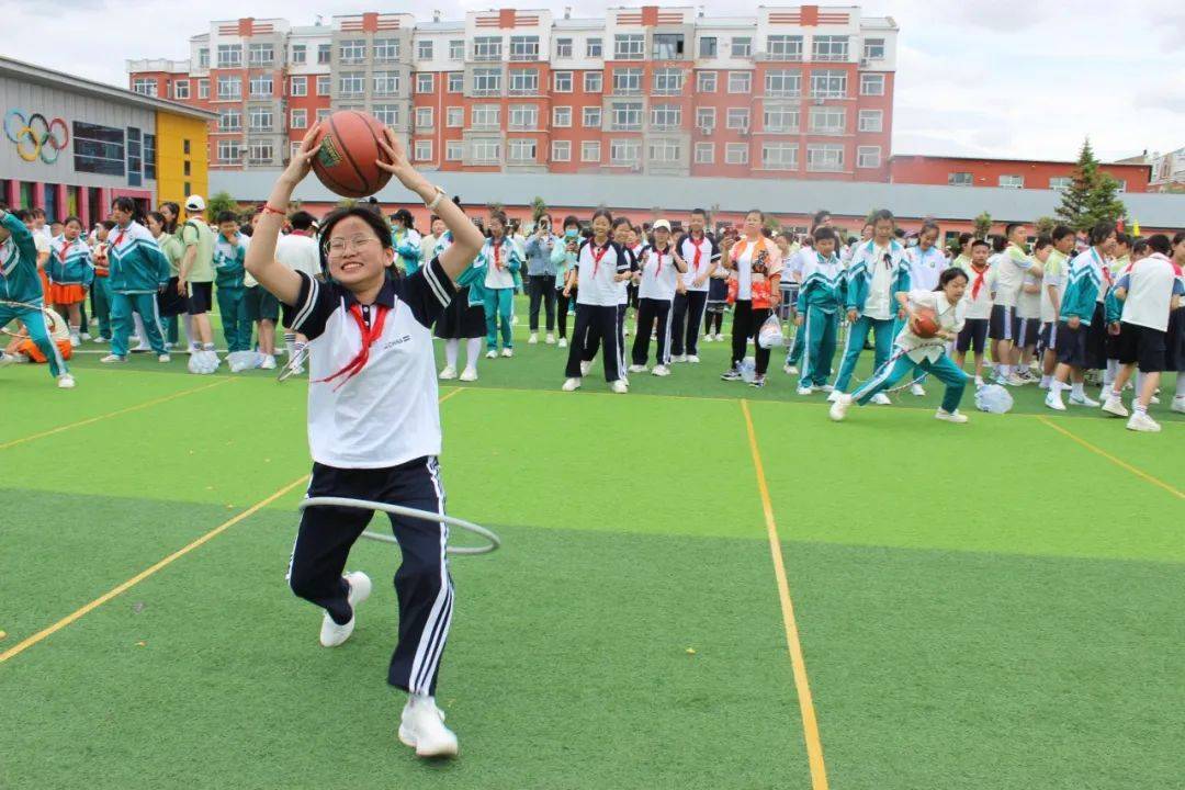 趣享运动 逐梦未来——那吉屯第二小学庆"六·一"趣味运动会