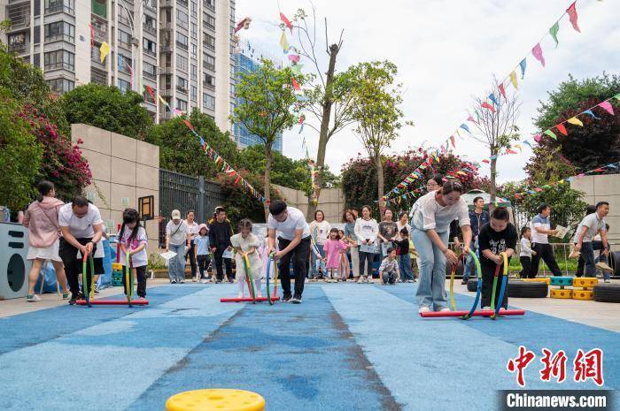 贵州贵阳:亲子互动喜迎"六一"_唐哲_幼儿园_小朋友
