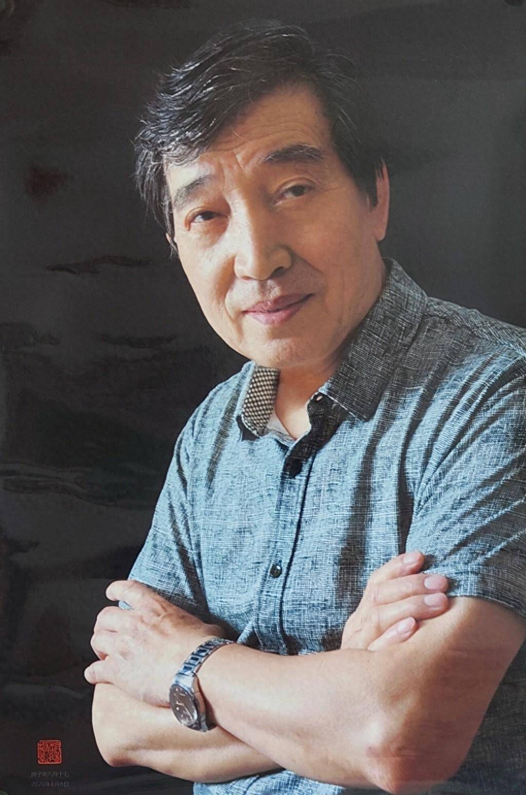 1941年生于青岛,中共党员,原青岛市文化局艺术研究所画家,原青岛中艺