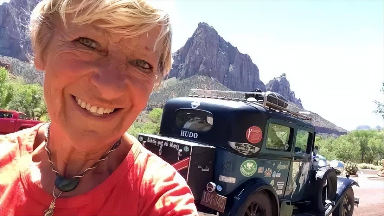 她对照片中骑着摩托车的父亲心生崇拜,总想着有一天也要过一过那样的