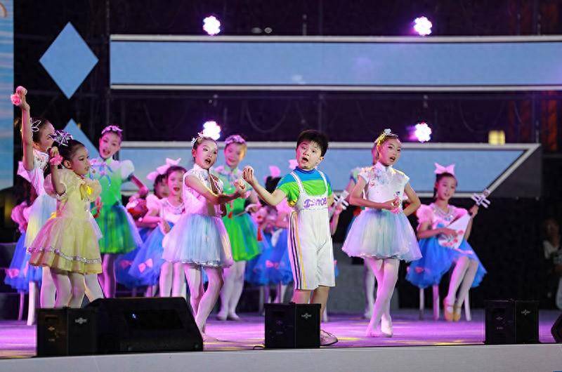 湖南武陵:六一艺术展演"重传承 向未来"