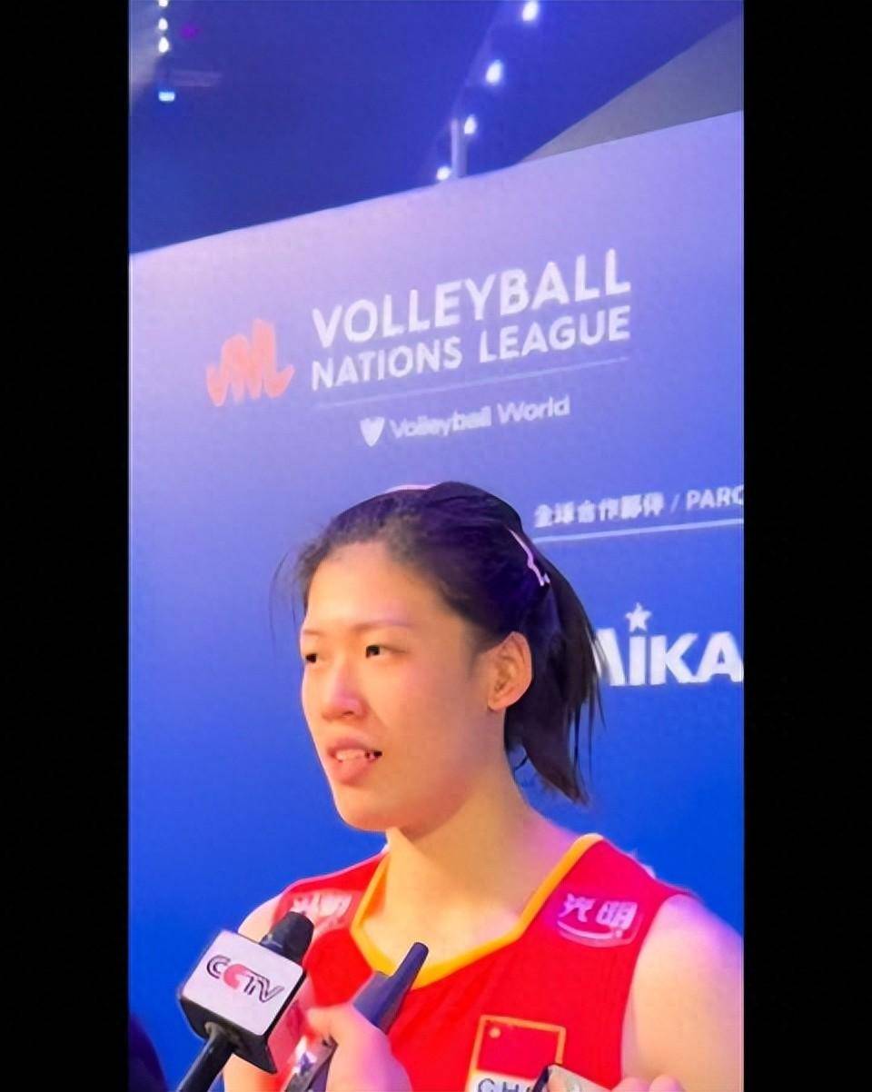 中国女排不敌日本队!李盈莹接受采访比赛只字未提,是为什么
