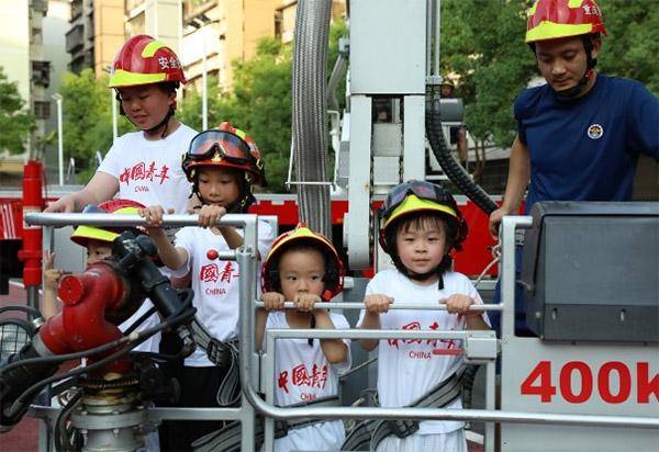 京东：新澳门内部资料精准大全-朝阳安贞街道举办七夕公益婚纱摄影活动