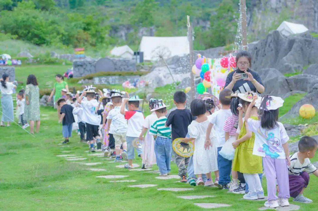 幼儿园_小朋友们_中心