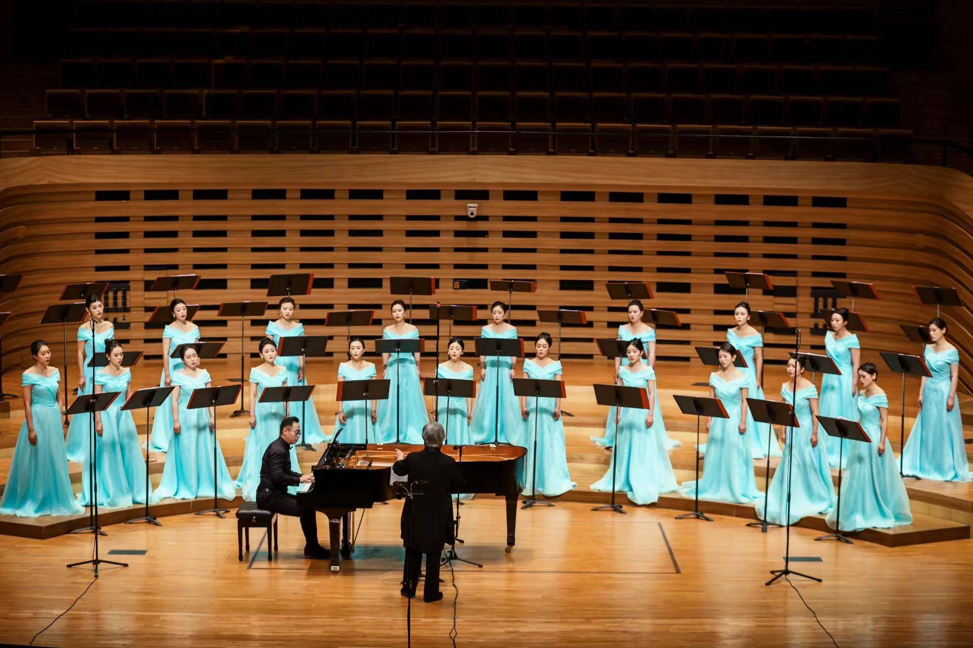 四川交响乐团合唱团举行2024乐季开季专场音乐会_作品_民歌_观众