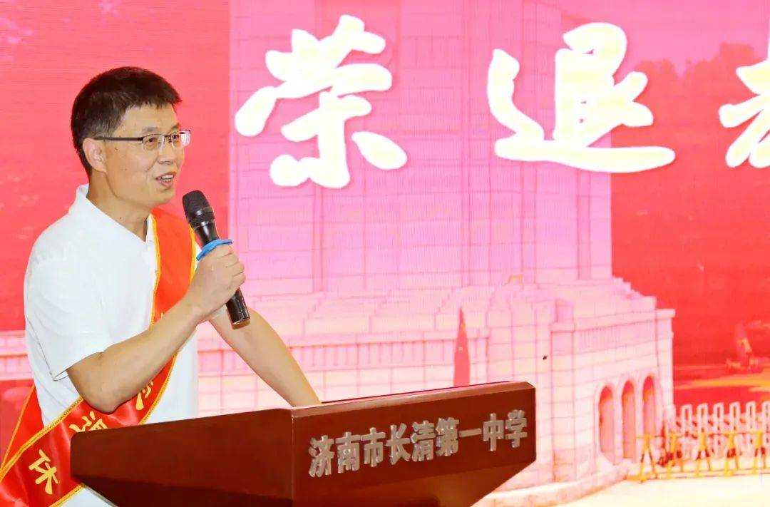 5月29日,长清一中多媒体报告厅内弦歌阵阵,烛光摇曳,掌声阵阵,2024年