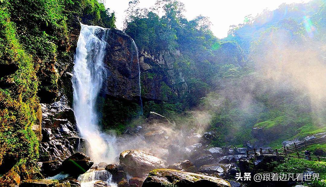 云南红河州马鞍底瀑布,水与山的交响曲