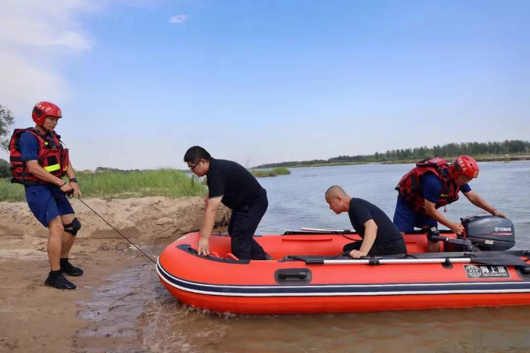 大兴消防开展水域救援训练和装备清点 北京入汛