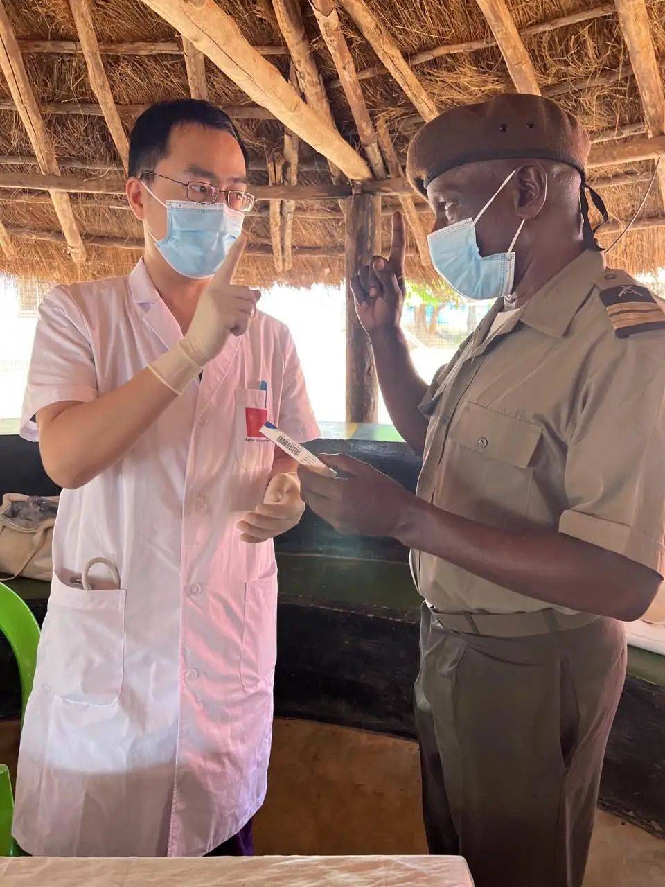 市中心医院援非医疗队员邓亨平凯旋