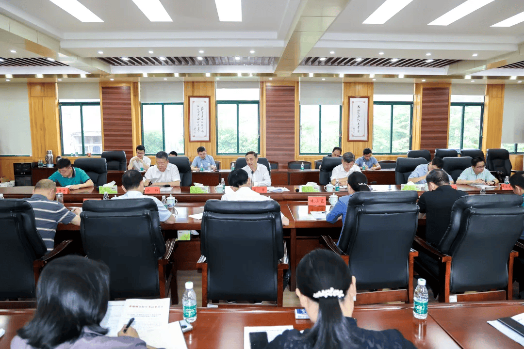 刘锋一行先后来到景德镇二中,昌江区考试中心,景德镇一中,实地察看