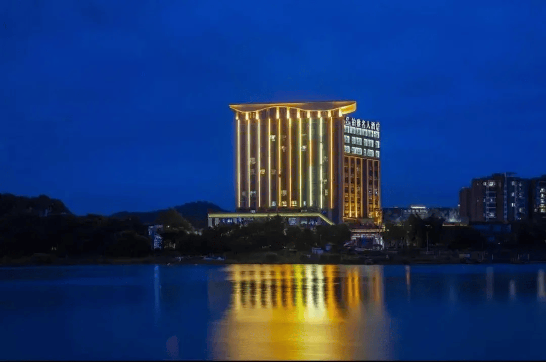 不用出门就能观看比赛酒店就在南河边,如果住到好的楼层谷兹·铂雅