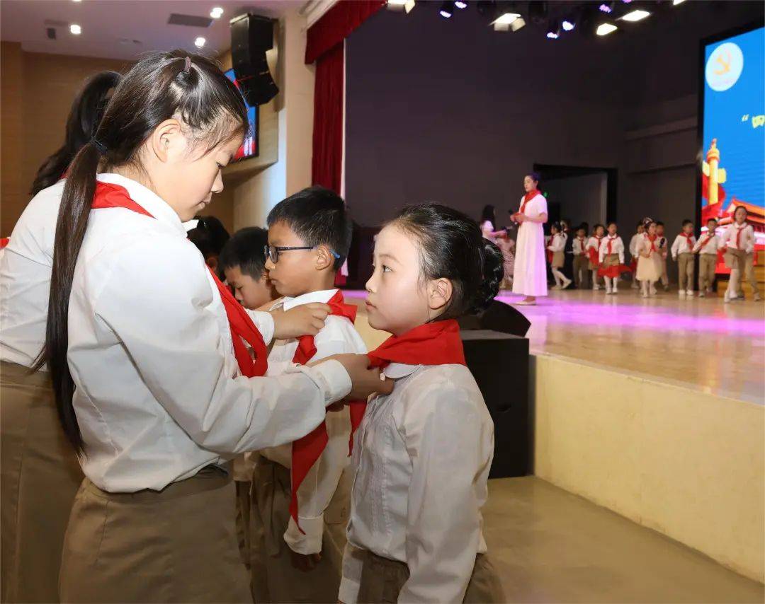 【入队仪式】"四个自信"记心间 争做强国好队员