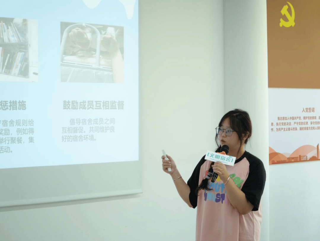 (国际青年社区代表李晶晶分享)大会尾声,ivy青年社区辅导员常裕老师做