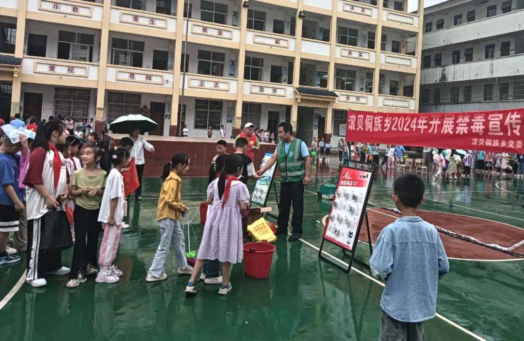 白云乡开展亲子阅读活动融水苗族自治县白云乡大坡村"儿童之家"开展"