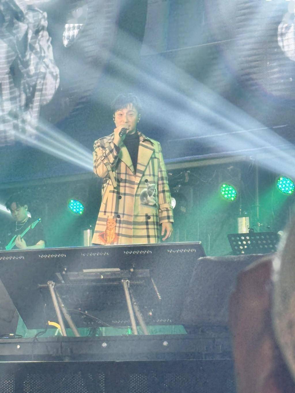 曝方力申获小14岁女友伴舞,女方曾遭邪教侵犯,感情稳定不急结婚