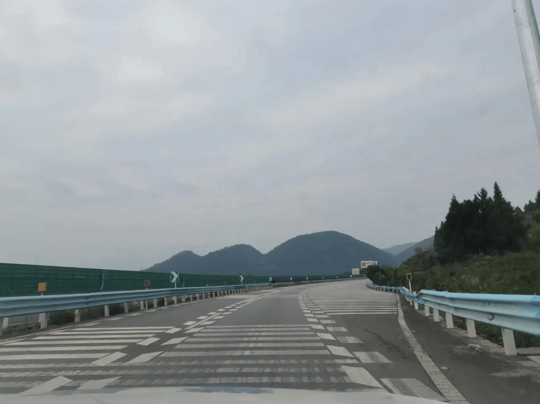 蓉遵高速(仁赤段)石巴子路段,急弯蓉遵高速(仁赤段)稻子田路段,急弯江