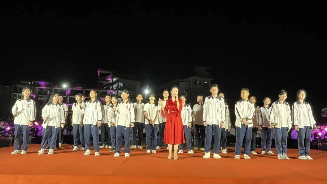 又讯 近日,兴安小学与莆田第三中学联合举办了一场别开生面的高考喊楼