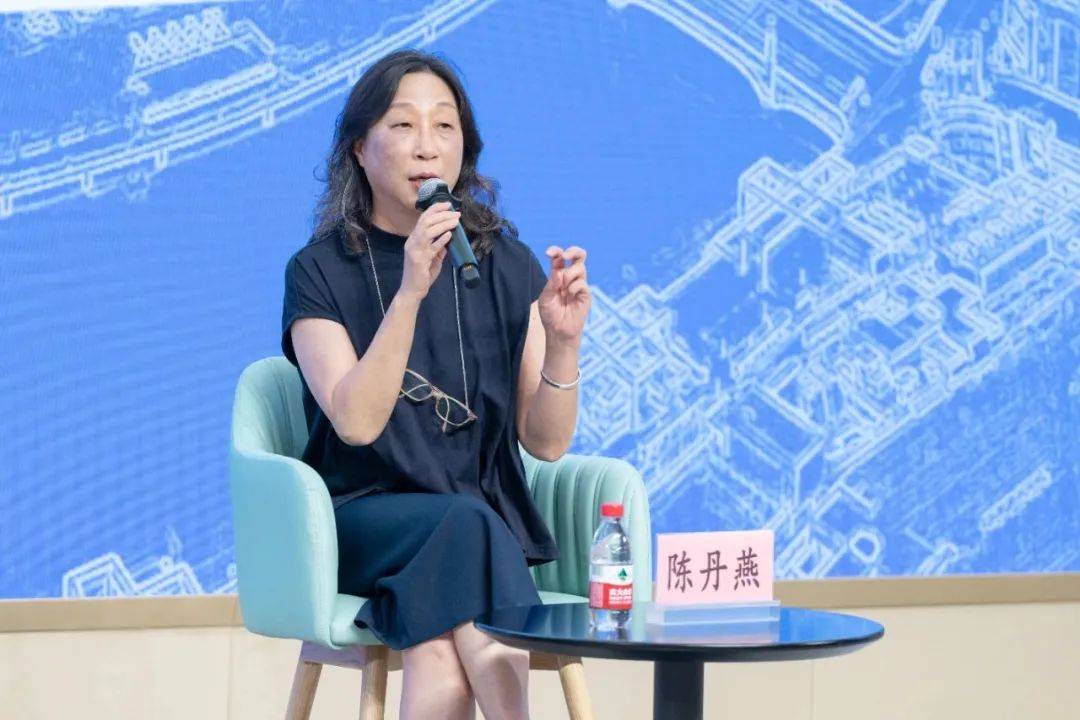 陈丹燕/ 作家,纪录片导演伍江教授从一个上海市民的视角出发,探讨了