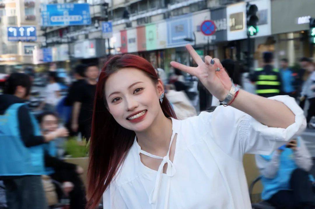 讲台戏台都是舞台,她是商大种星星的女孩