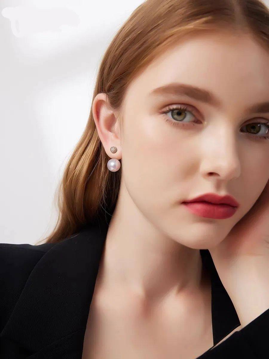 今天给公主们奉上一对双带耳钉小小的精致的耳饰真的太让人上头让人上