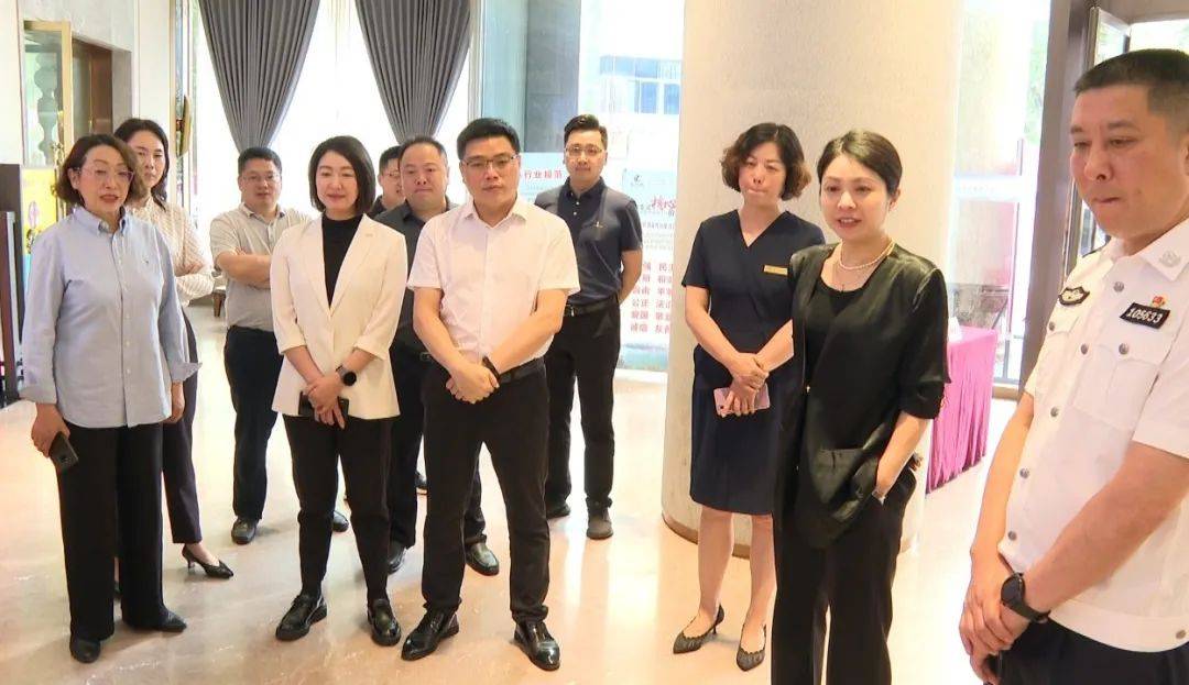 唐硕一行先后前往阆中市教育考试中心,金龙大酒店,东风中学,阆中中学