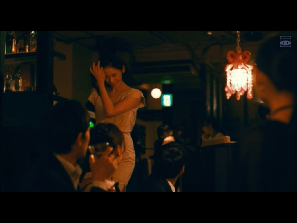 于冰是个身材高挑的女孩儿,眉清目秀的,属于看上去就让人喜欢那种类型