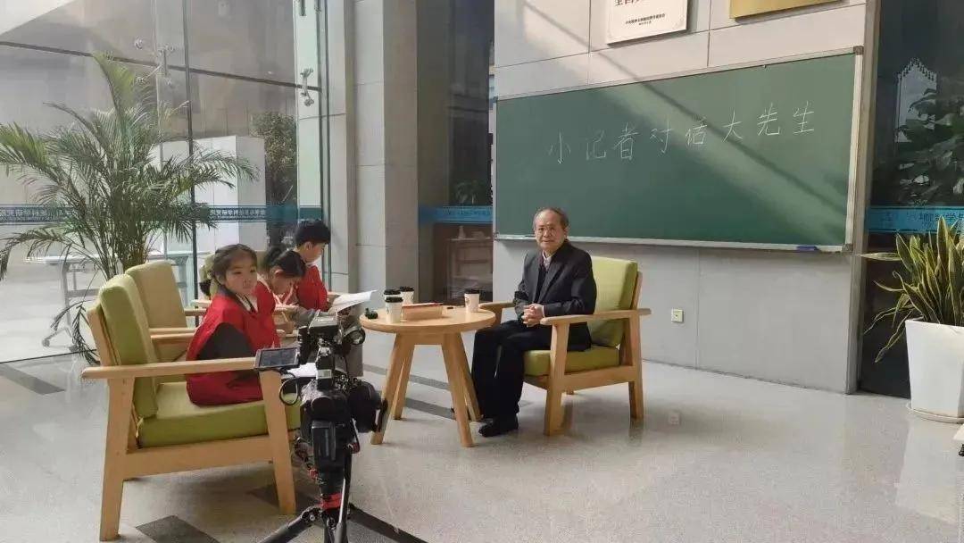 采访奥运冠军刘洋和樊家懿北大博导,科学家刘颖走进新京报小记者课堂