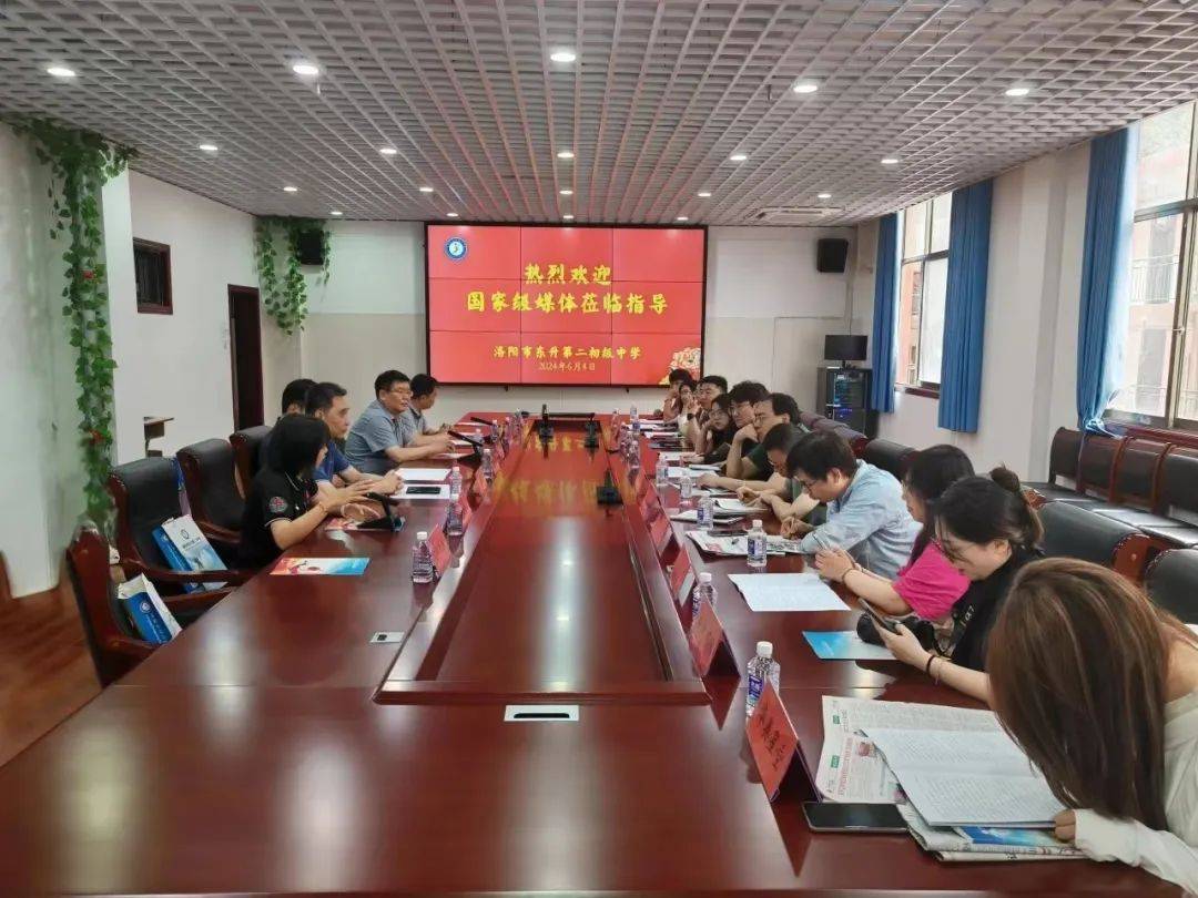 人民日报,新华社,中央电视台等中央媒体莅临东升二中调研采风