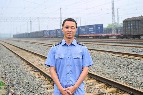 开放故事丨师徒两代火车司机 见证越走越宽广的重庆开放之路