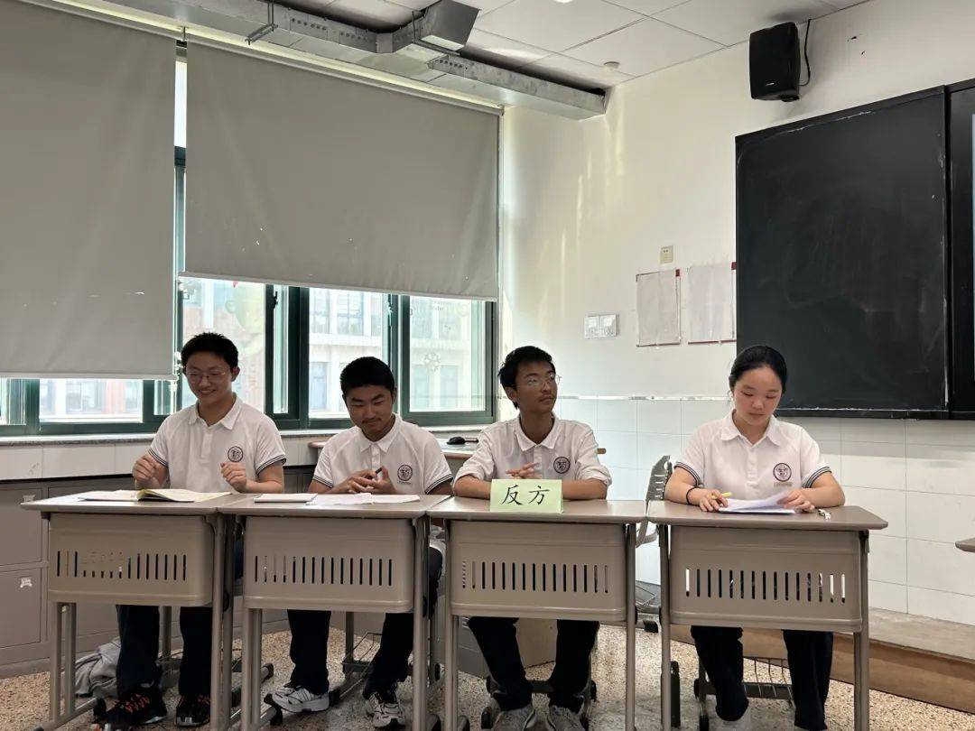 7)班杨子祾主持,年级部主任陈茜,副主任王晓芸,马顺心老师,刘雯婷老师