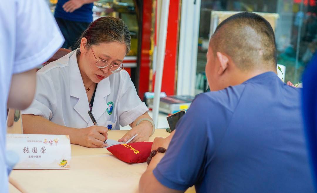 学习时报:二四六香港资料期期准117图片-端午佳节 酒香飘四溢——探寻“五”文化的深邃内涵