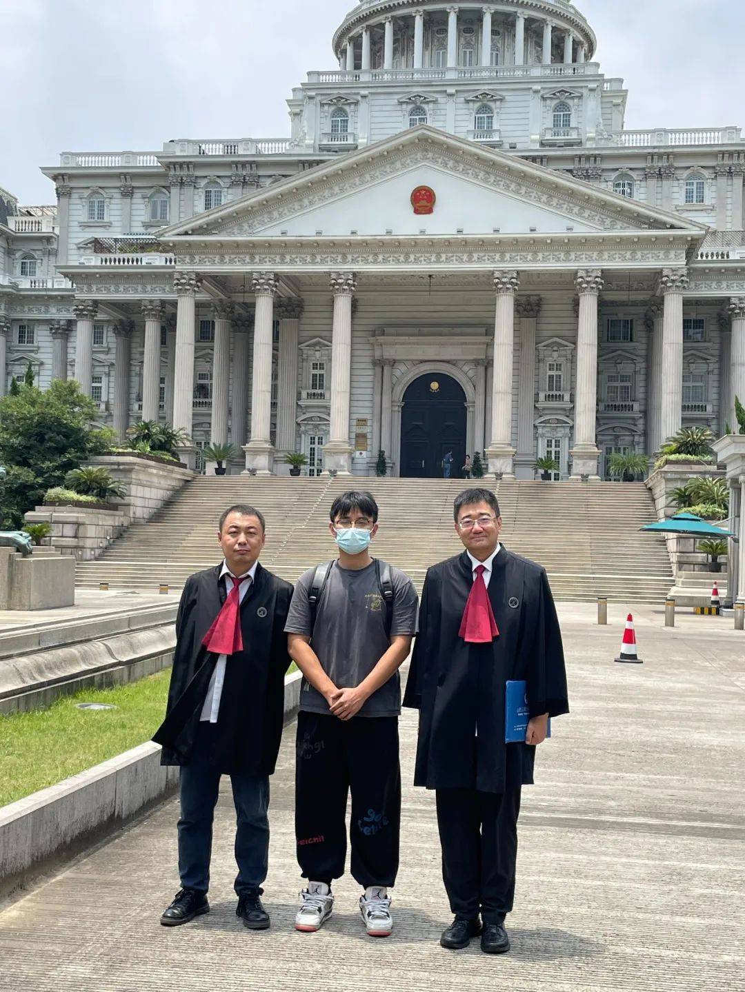 6月5日17时30分许,被告肖某的代理律师刘琨告诉新京报记者,被告肖某